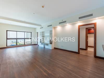 2 Bedroom Apartment for Rent in Palm Jumeirah, Dubai - Exclusive | Upgraded | Sea Views | Corner