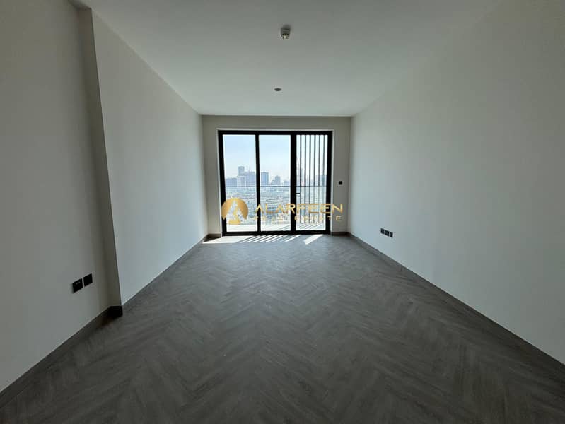 Spacious Apartment | with best ammenities | Road view - Image 1