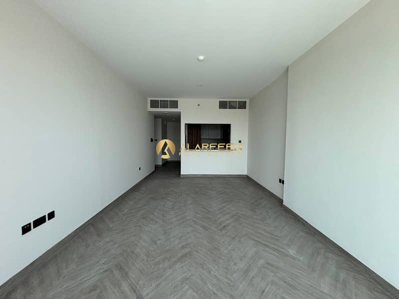 Spacious Apartment | with best ammenities | Road view - Image 3