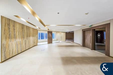 Office for Sale in Business Bay, Dubai - Spacious | Prime Location | High-End Offices