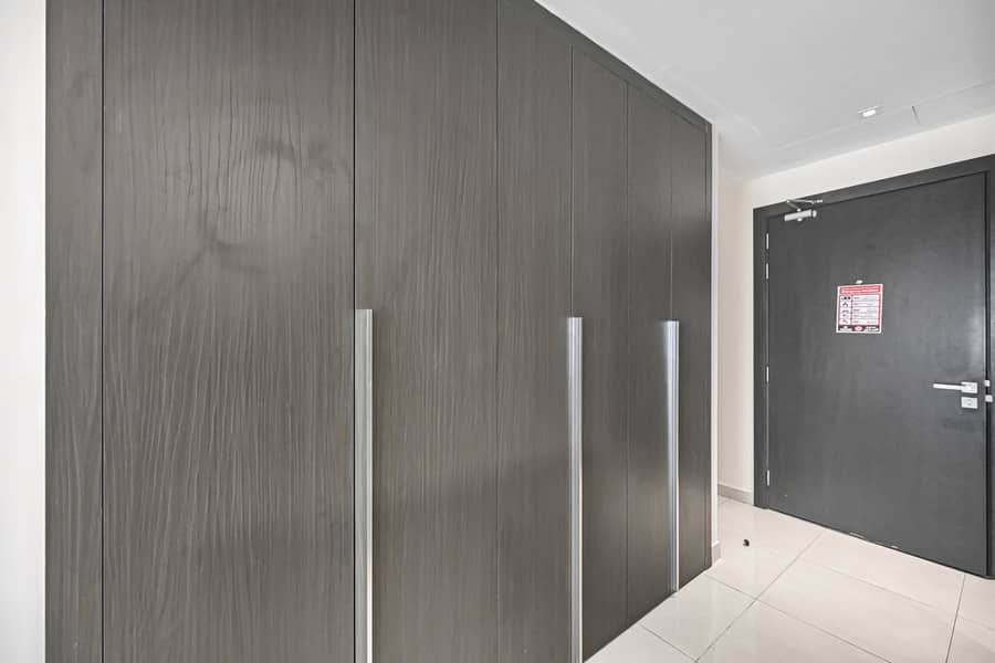 Chic Studio in Downtown | Balcony with a View | Spacious & Fully Equipped - Image 18