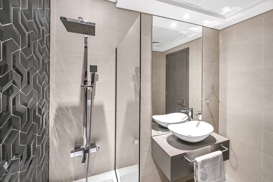 Chic Studio in Downtown | Balcony with a View | Spacious & Fully Equipped - Image 22