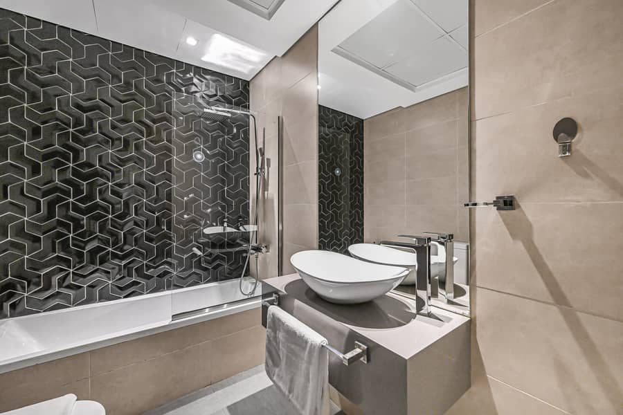 Chic Studio in Downtown | Balcony with a View | Spacious & Fully Equipped - Image 24