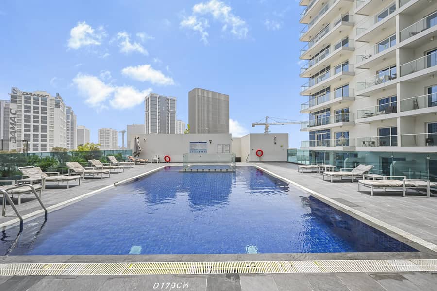 Chic Studio in Downtown | Balcony with a View | Spacious & Fully Equipped - Image 29