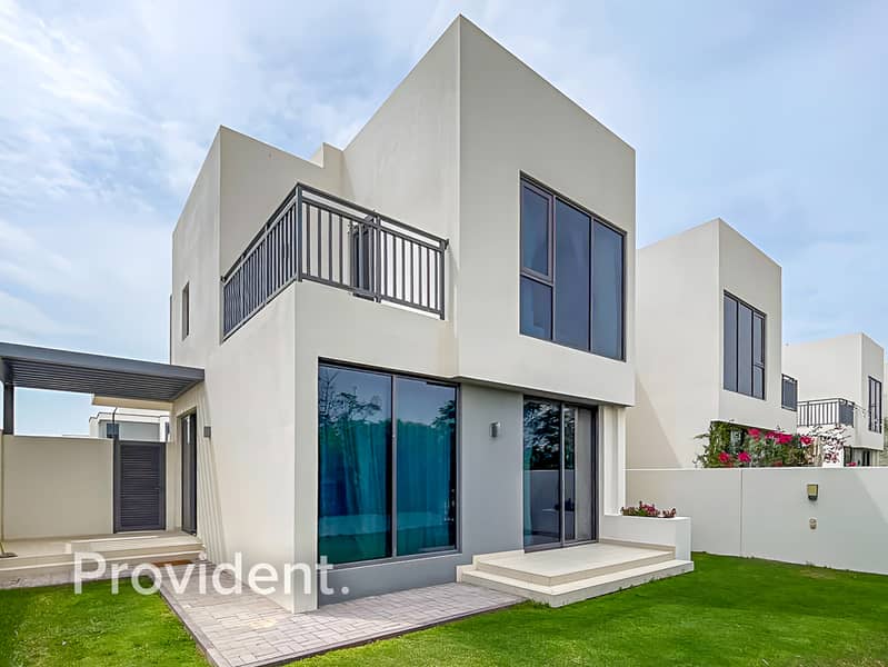 Exclusive | Corner 2E | Close to Amenities