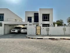 فيلا راقية للبيع في منطقة العزرة – موقع مميز على زاوية شارعين!