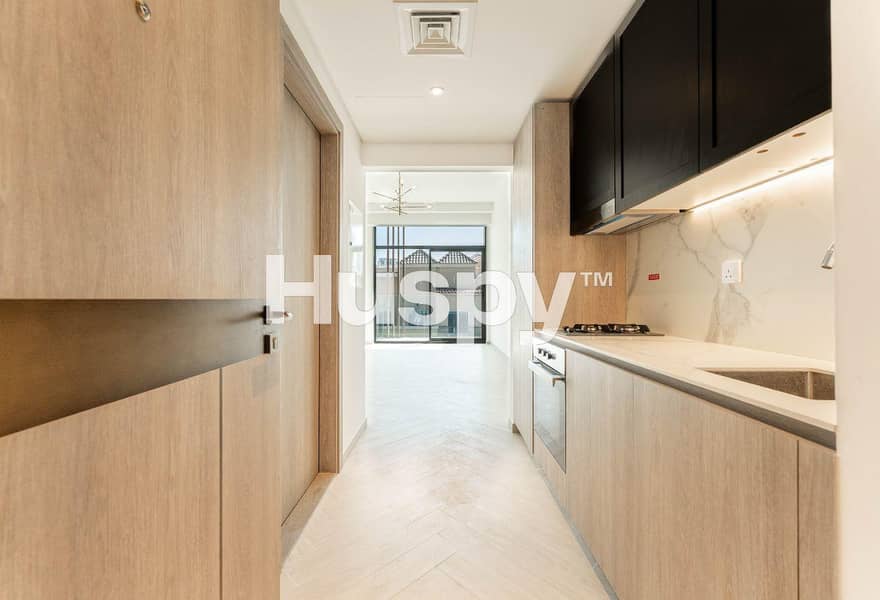 Vacant | Community View | Mid Floor