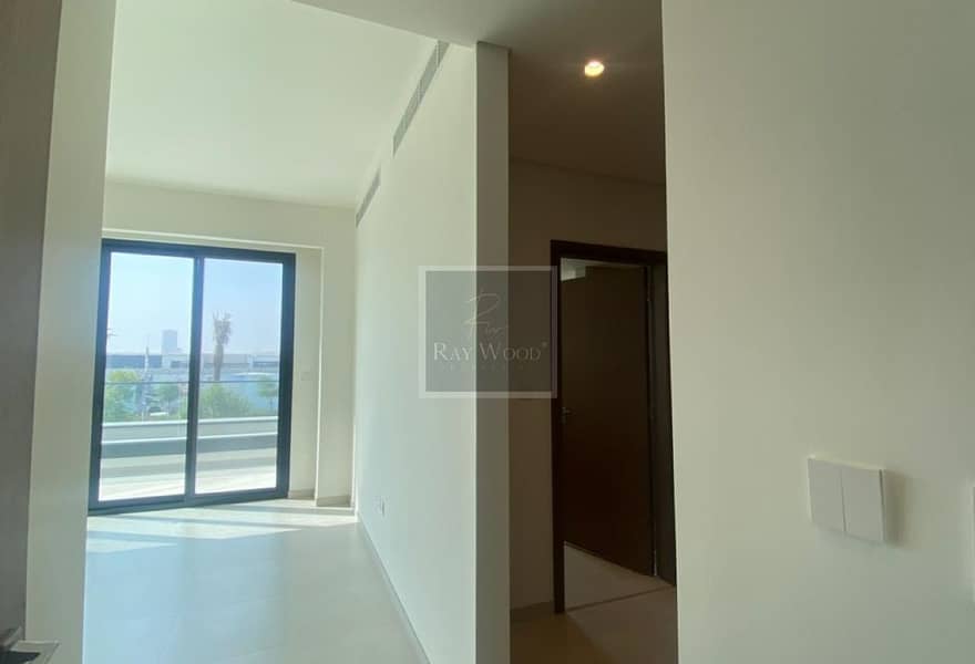 10 652fb9ef-af97-4cc0-aff9-4fc7bbed6293. jpg