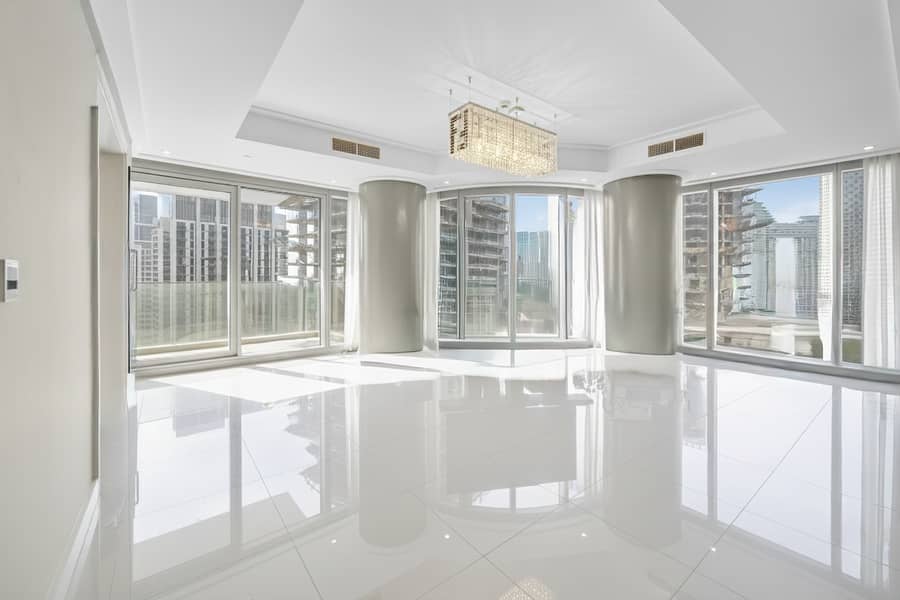 Bright Corner Unit | High Floor | Downtown Views