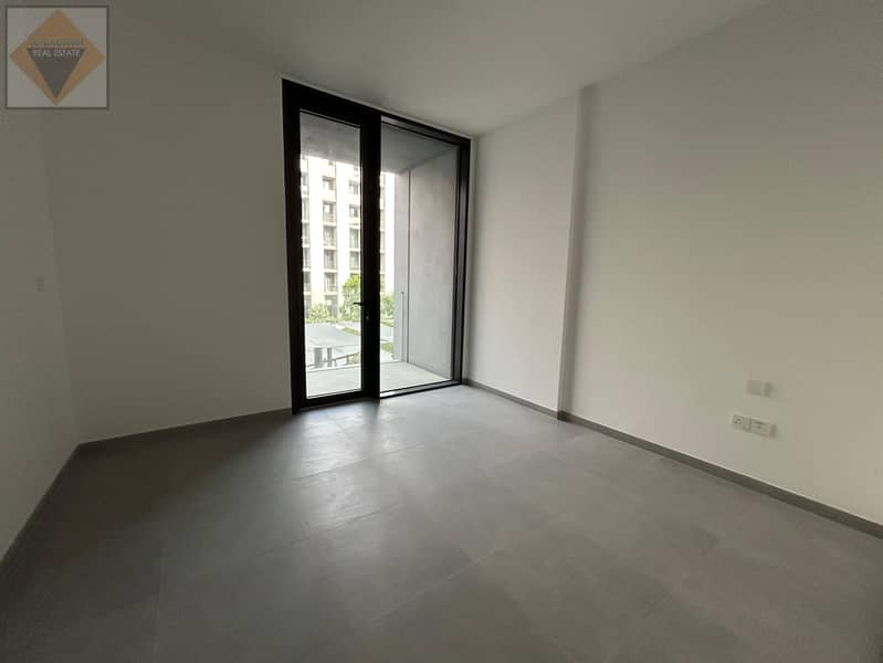 4 d8ac6817-f430-4e78-8554-a3f960daf1fa. jpg