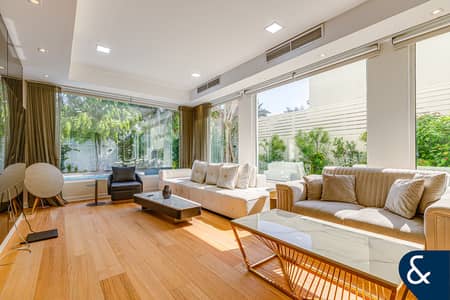 5 Bedroom Villa for Sale in The Meadows, Dubai - Meadows 2 | Backing Pool & Park | Turn Key