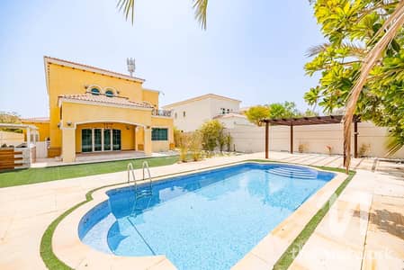 4 Bedroom Villa for Rent in Jumeirah Park, Dubai - Private Pool | Landscaped | District 4 | Vacant