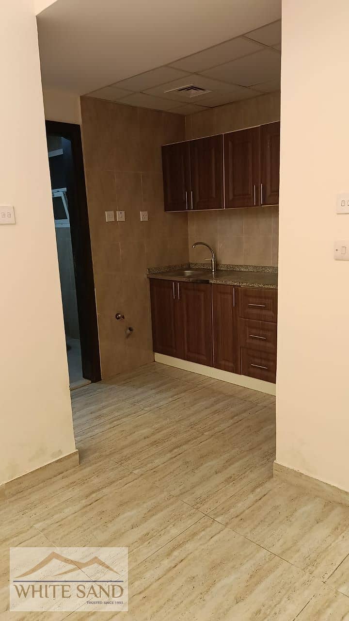 10 BM 204 KITCHEN. jpeg