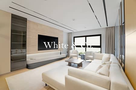 2 Bedroom Flat for Sale in Palm Jumeirah, Dubai - Stunning Views | Beach Access | Perfect Home