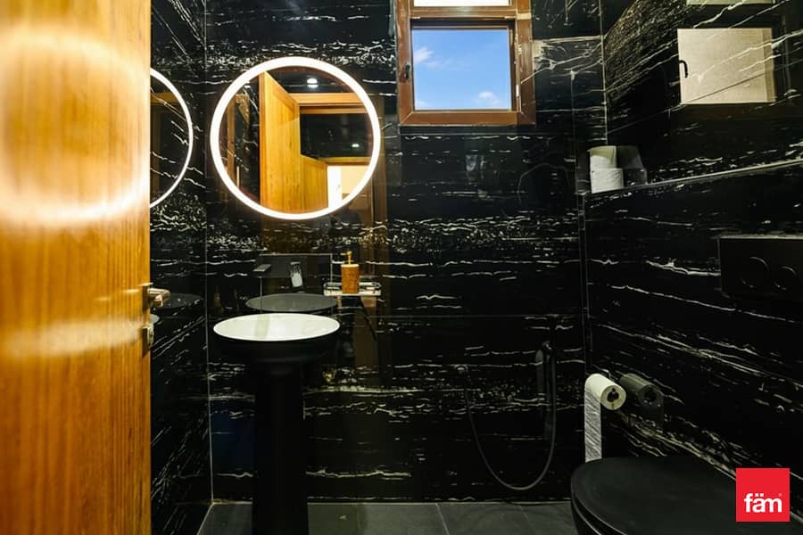 Vacant Now I District 7 I Custom Built I Office - Image 14