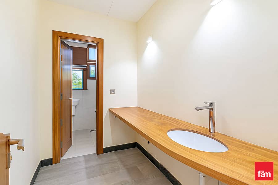 Vacant Now I District 7 I Custom Built I Office - Image 18