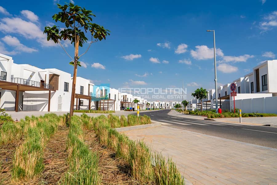Single Row 2BR+M | Private Garden | Next to Corner