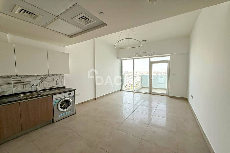 شقة في فاريشتا عزيزي،الفرجان 1 غرفة 785000 درهم - 12944825