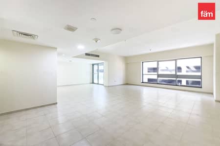 3 Bedroom Flat for Sale in Business Bay, Dubai - Next BB Metro | vacant | Big Layout | Next to Mall