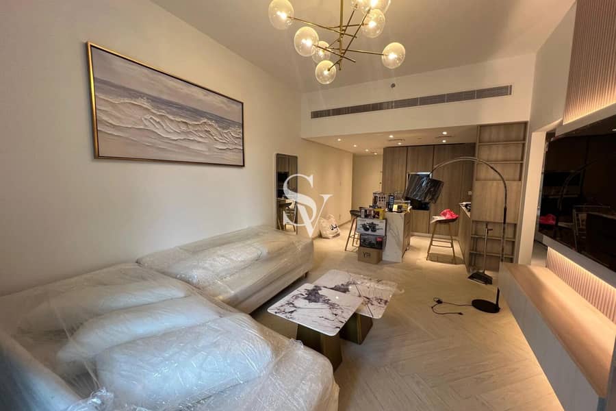 Furnished | Near Mall | Spacious | Mid Floor