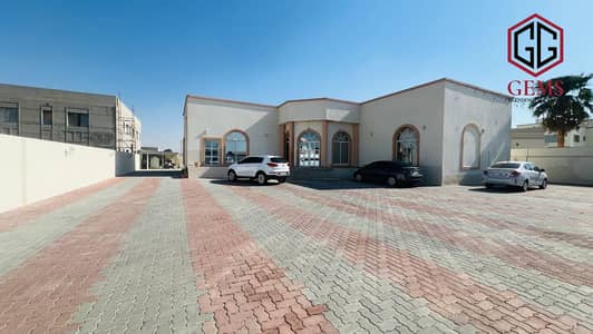فیلا 4 غرف نوم للايجار في المزهر، دبي - IMG-20241017-WA0099. jpg