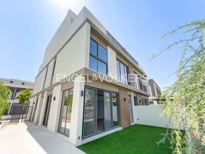 4 Bedroom Villa for Rent in Tilal Al Ghaf, Dubai - Fully Extended | Closed Kitchen | Next to Pool