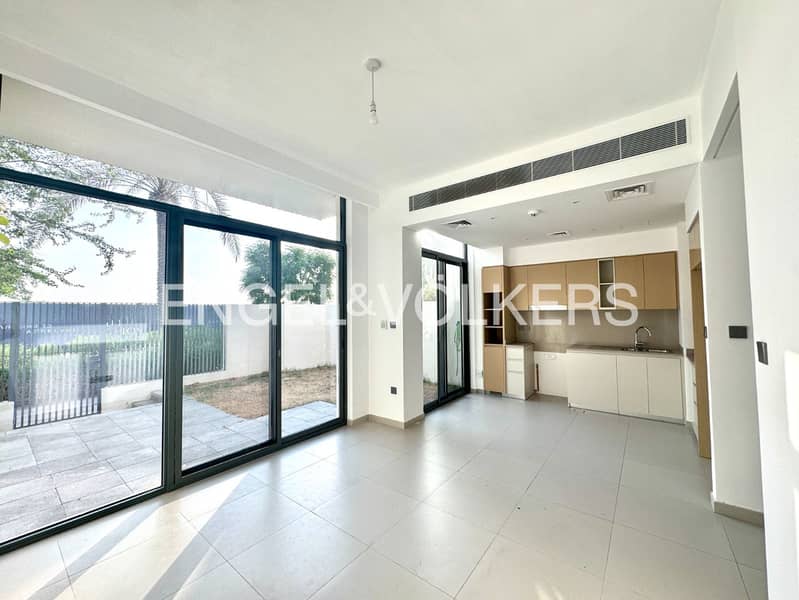 Corner Unit | Modern | Vacant 9th of November