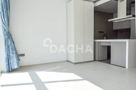 Studio for Rent in Dubai Marina, Dubai - High Floor | Well-Maintained | Private Balcony