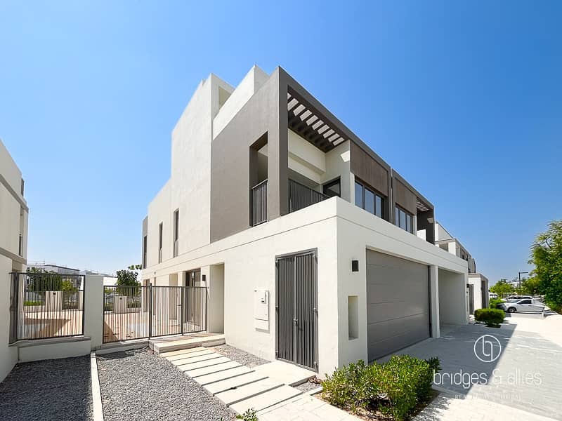 SINGLE ROW | 100K UPGRADED | OPEN KITCHEN 5BR