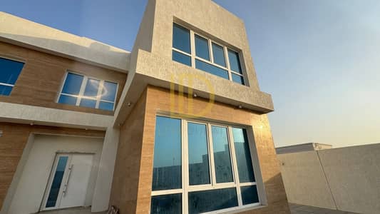 فیلا 4 غرف نوم للايجار في العذبة، دبي - فیلا في العذبة 4 غرف 240000 درهم - 12954210