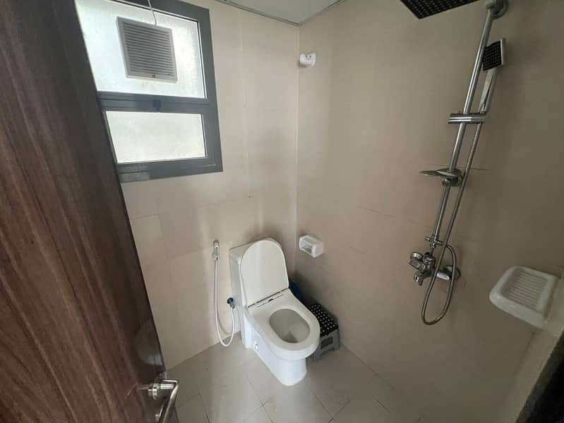 12 2e11eee3-c356-49bd-b7a3-59fe6ee92996. jpg