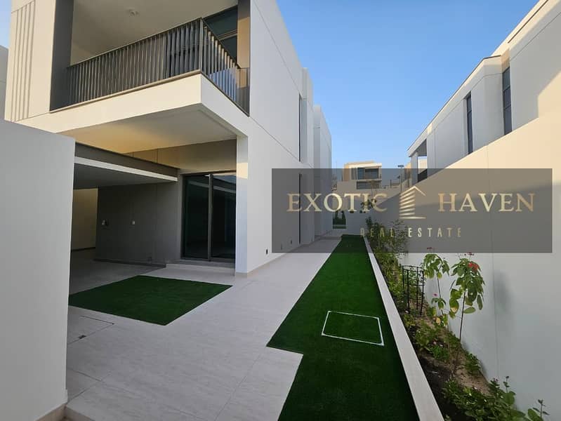 5 Entrance Side. jpeg