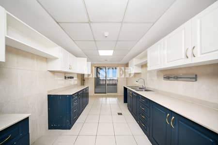 3 Bedroom Apartment for Rent in Al Hamra Village, Ras Al Khaimah - Very Spacious | Pool Access | Beachfront Apartment