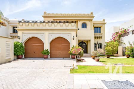 5 Bedroom Villa for Sale in Palm Jumeirah, Dubai - 5 Bed Central Rotunda | Wide Water | Extended Plot