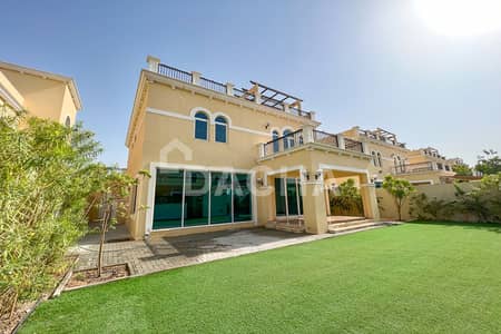 4 Bedroom Villa for Sale in Jumeirah Park, Dubai - Calm Neighborhood | Single Row | Generous Plot