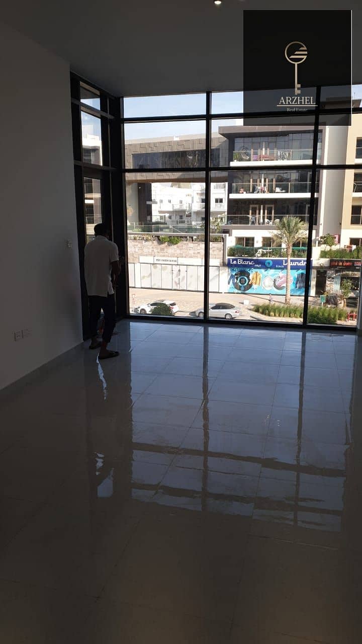 4 WhatsApp Image 2025-10-02 at 14.17. 55_608ec72b. jpg