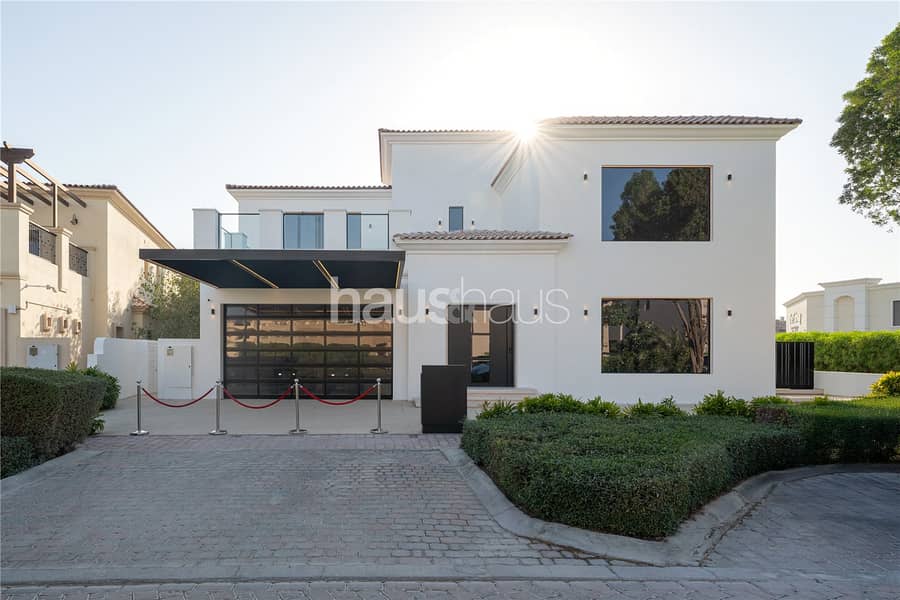 位于朱美拉高尔夫庄园，野花社区 5 卧室的别墅 30000000 AED - 12957089
