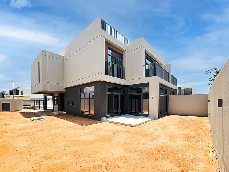 SINGLE ROW | PREMIUM VILLA | CLOSE TO AMENITIES