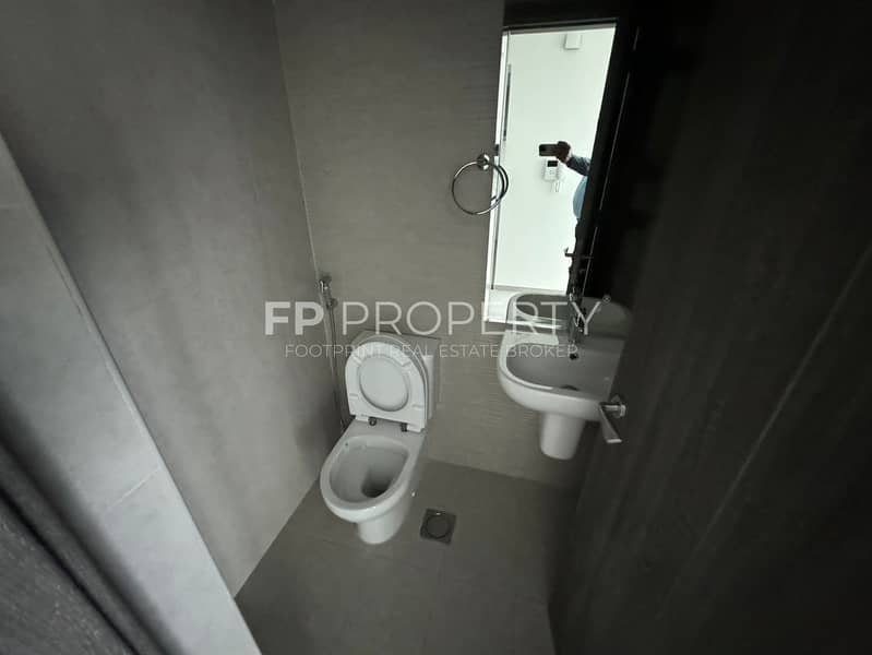 8 51f602cd-9e25-4da8-871a-3ff496ccdae6. jpg