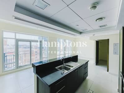 1 Bedroom Flat for Rent in Downtown Dubai, Dubai - Vacant | One Cheque Only | Facing Business Bay