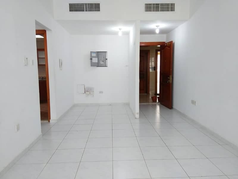 شقة في شارع دلما،المشرف 1 غرفة 40000 درهم - 4225868