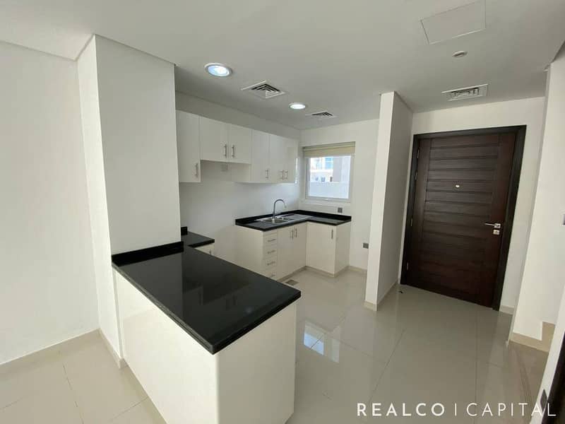 RRM MIDDLE UNIT FOR RENT BACK TO BACK VACANT