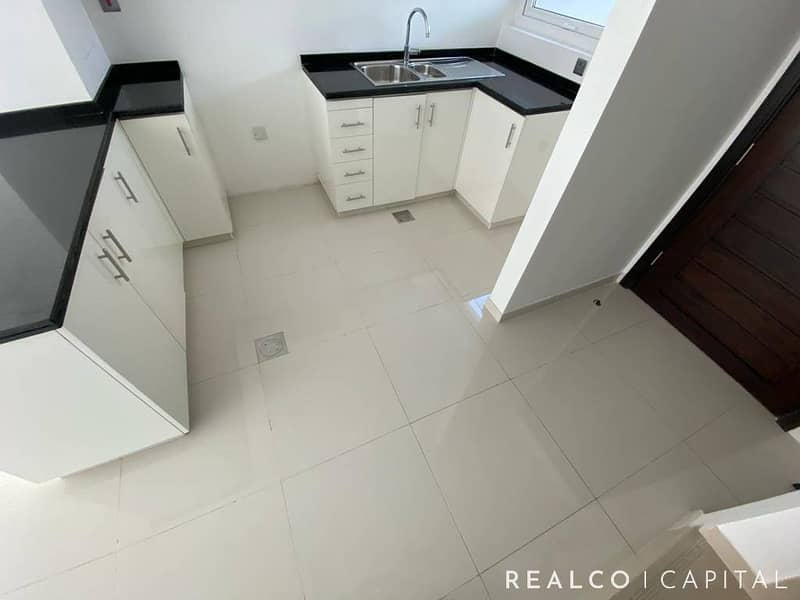 RRM MIDDLE UNIT FOR RENT BACK TO BACK VACANT