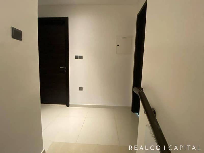 RRM MIDDLE UNIT FOR RENT BACK TO BACK VACANT