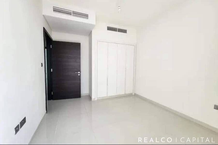 RRM MIDDLE UNIT FOR RENT BACK TO BACK VACANT