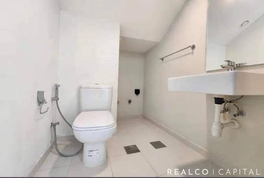 RRM MIDDLE UNIT FOR RENT BACK TO BACK VACANT - Image 9