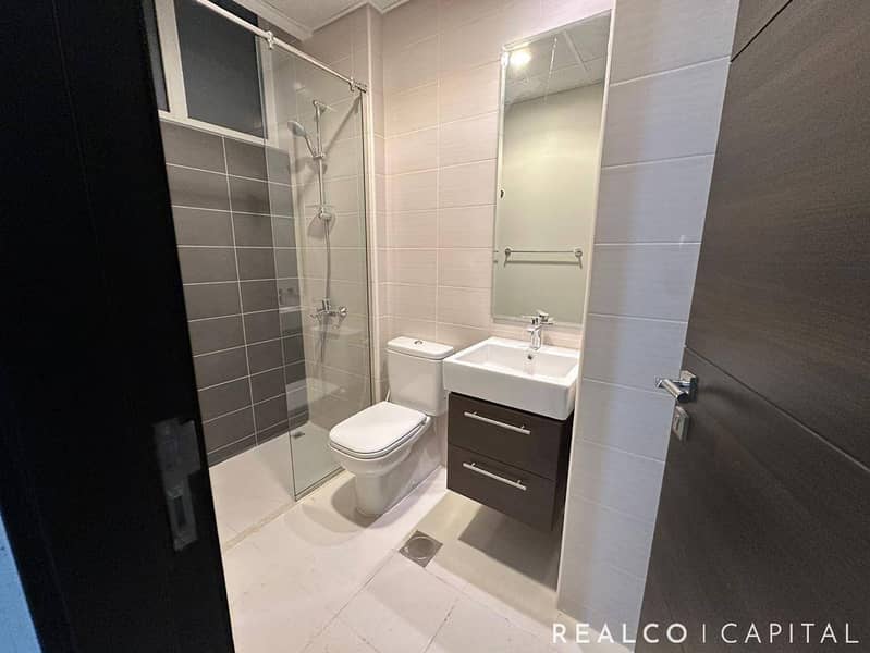 RRM MIDDLE UNIT FOR RENT BACK TO BACK VACANT - Image 11