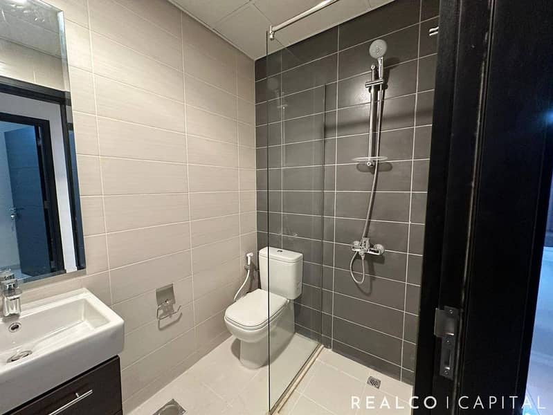 RRM MIDDLE UNIT FOR RENT BACK TO BACK VACANT - Image 14