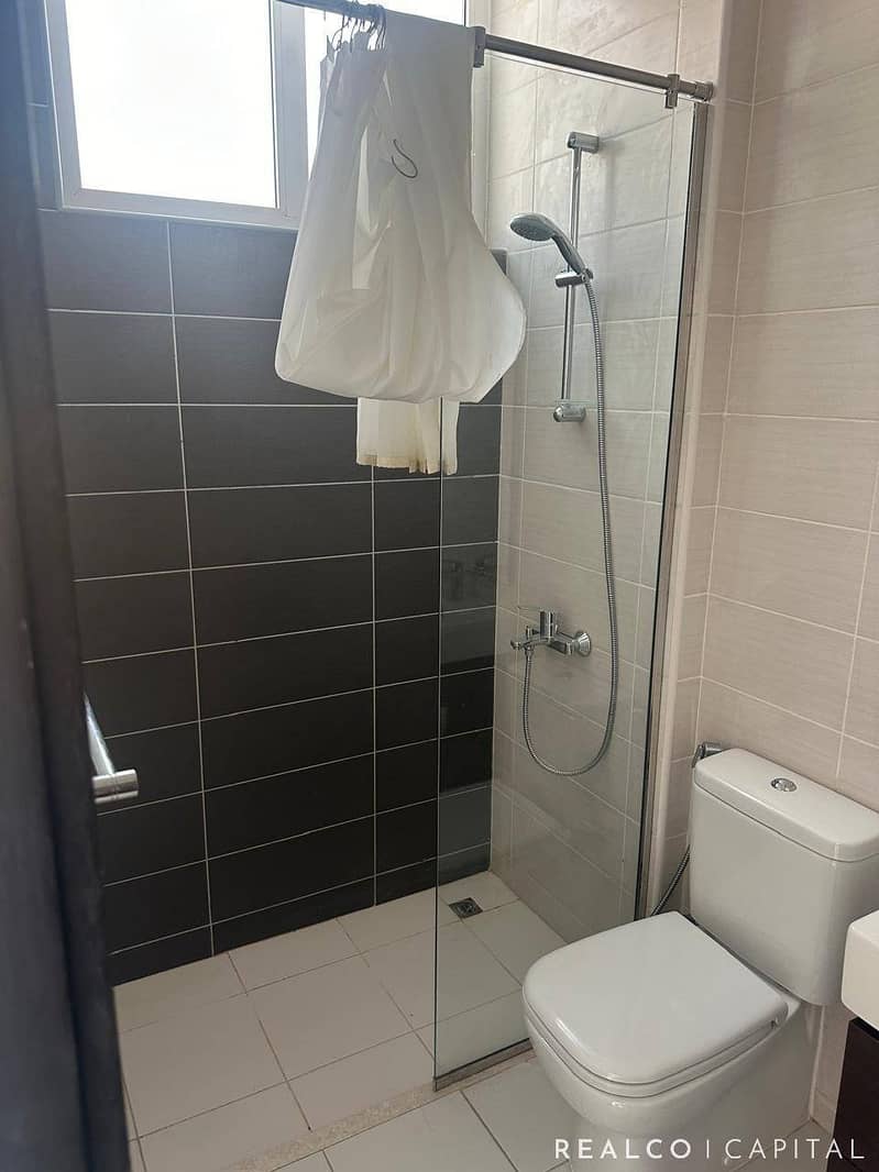 RRM MIDDLE UNIT FOR RENT BACK TO BACK VACANT - Image 15