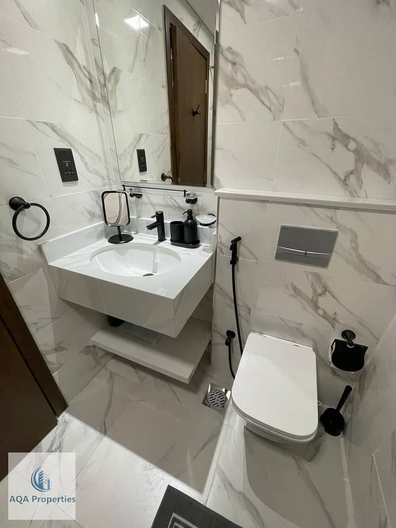 11 ELYSEE TOILET. jpg